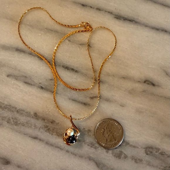 Vintage Mid Century Mod Gray & White Faux Pearls Goldtone Pendant Necklace - Picture 8 of 15